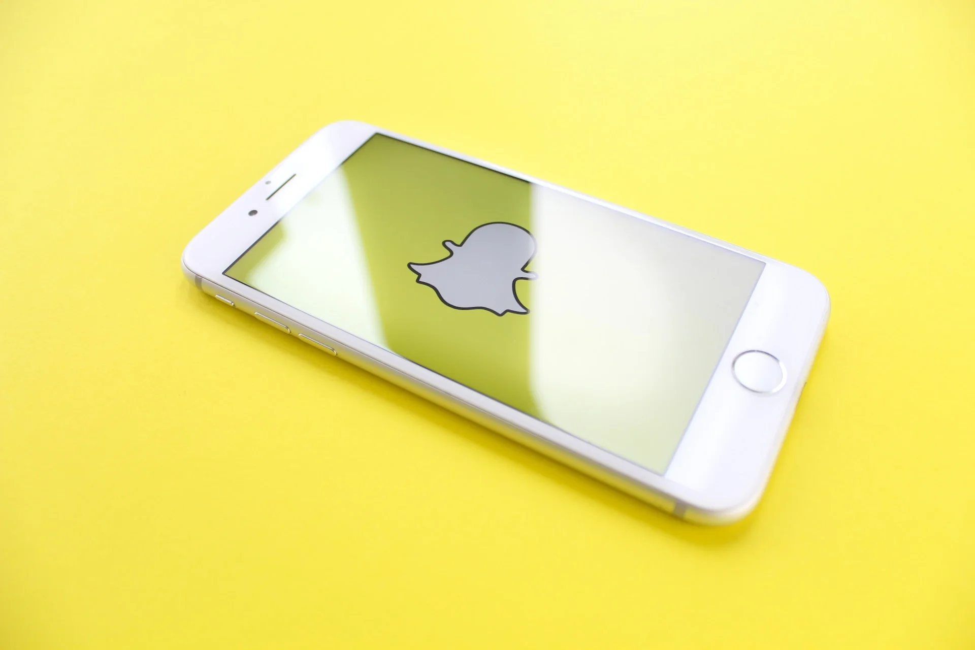 How to use SnapChat safely - a guide for parents